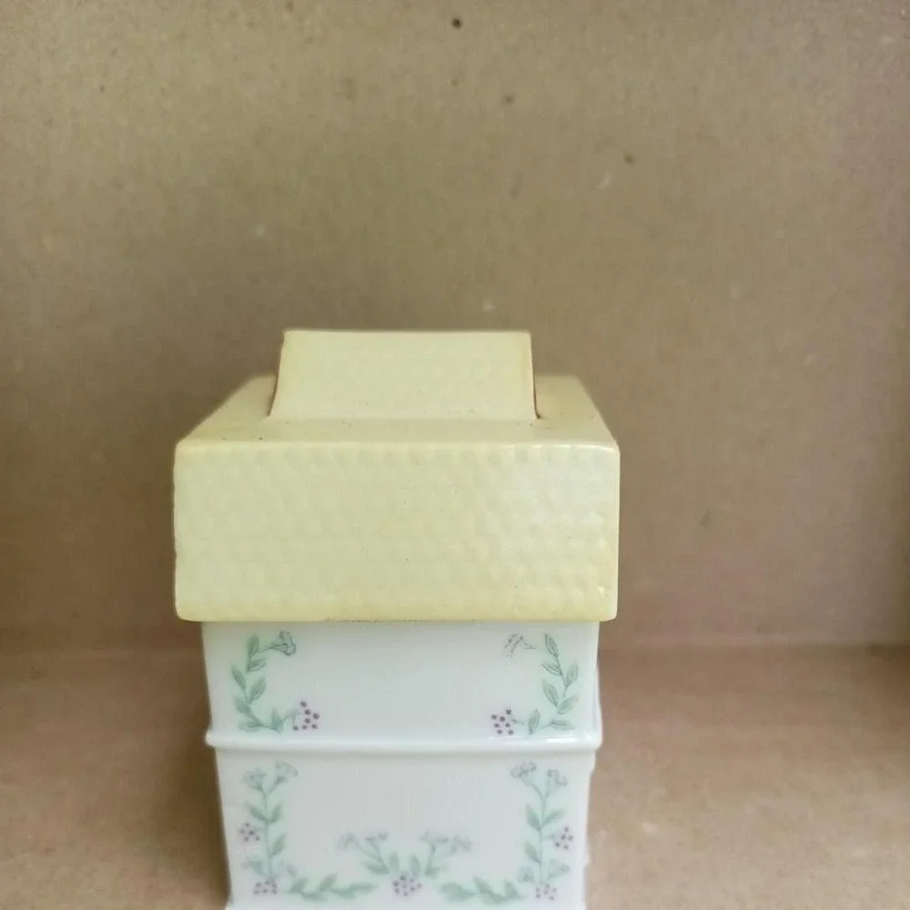 Vinatage 1989 Lenox Spice Village Allspice porcelain box cottagecore